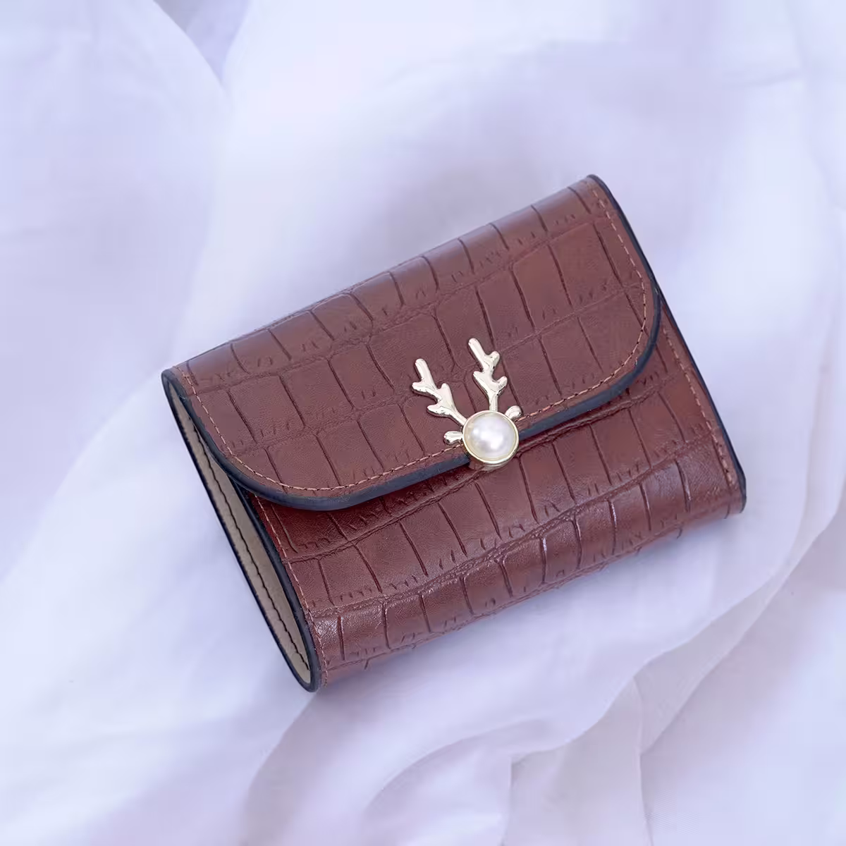 小鹿珍珠鱷魚紋皮革×三折短皮夾×棕咖-第3張