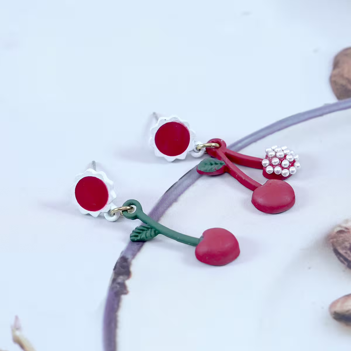 紅櫻桃珍珠×不對稱吊墜耳環-第2張