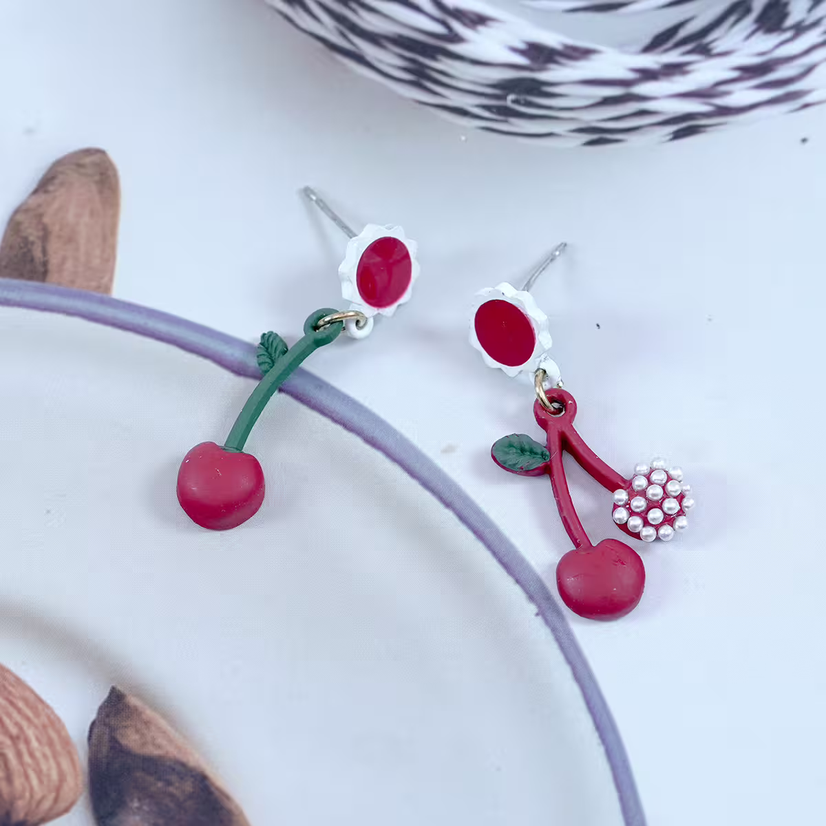 紅櫻桃珍珠×不對稱吊墜耳環-第5張