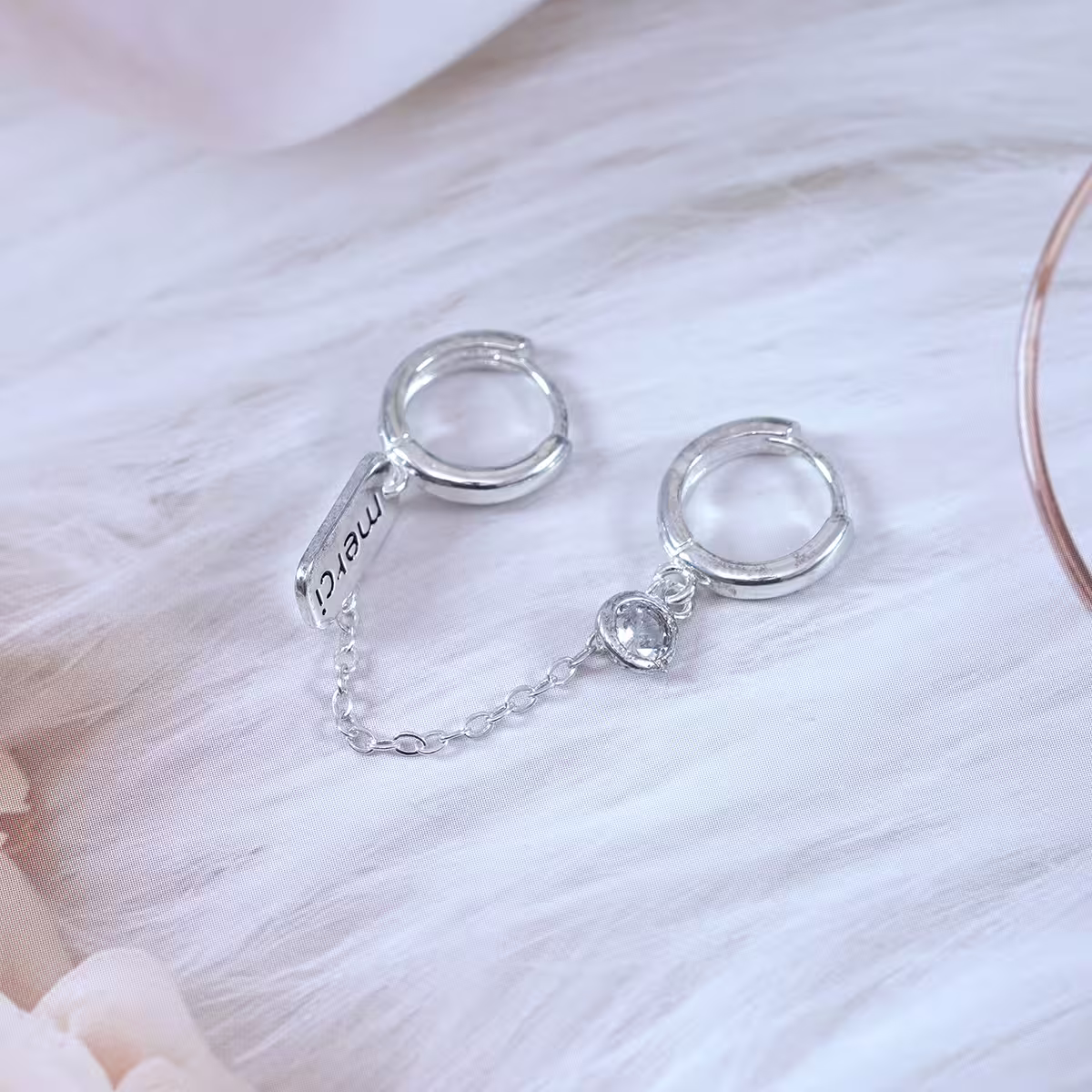 字母吊牌單鑽×單邊相連耳釦-第5張