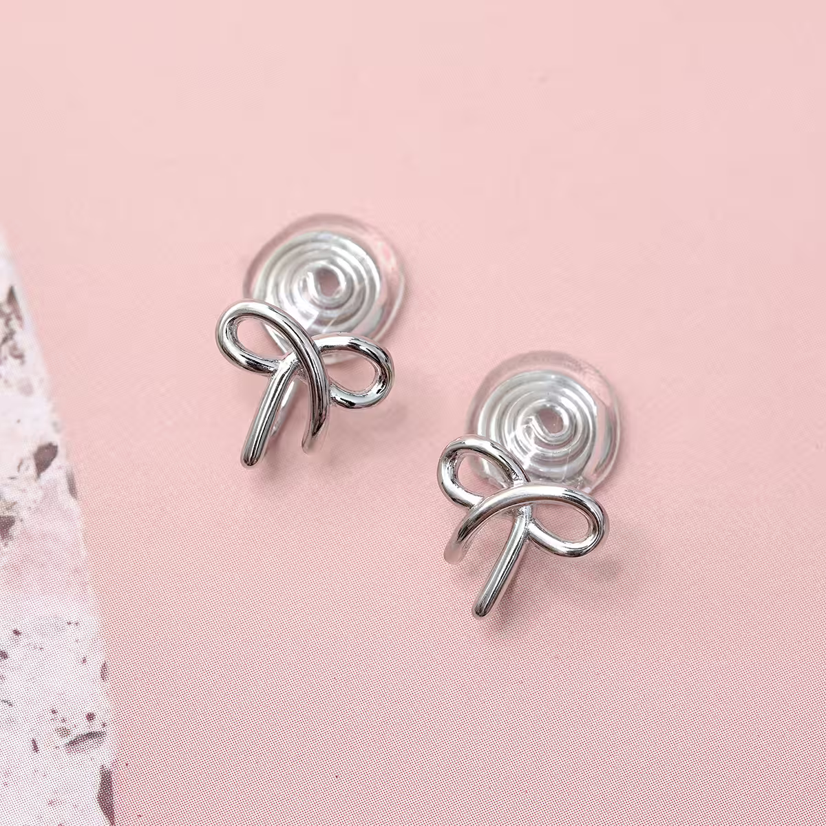 線條蝴蝶結&times;蚊香盤U型耳夾-第1張