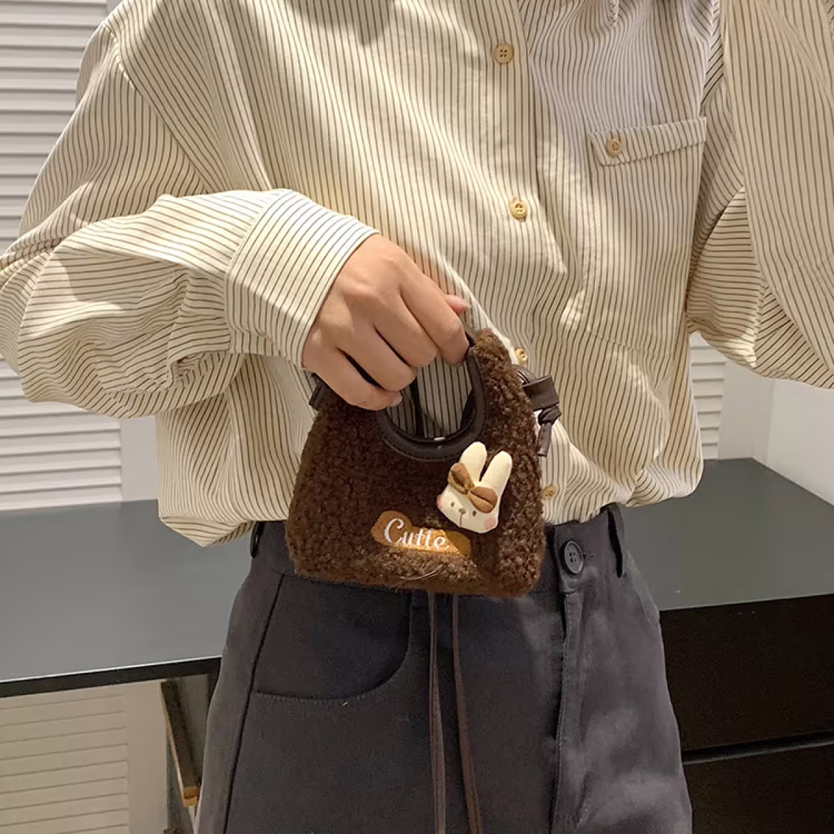 Cutie小兔羊羔捲毛&times;斜背包&times;棕咖-第4張