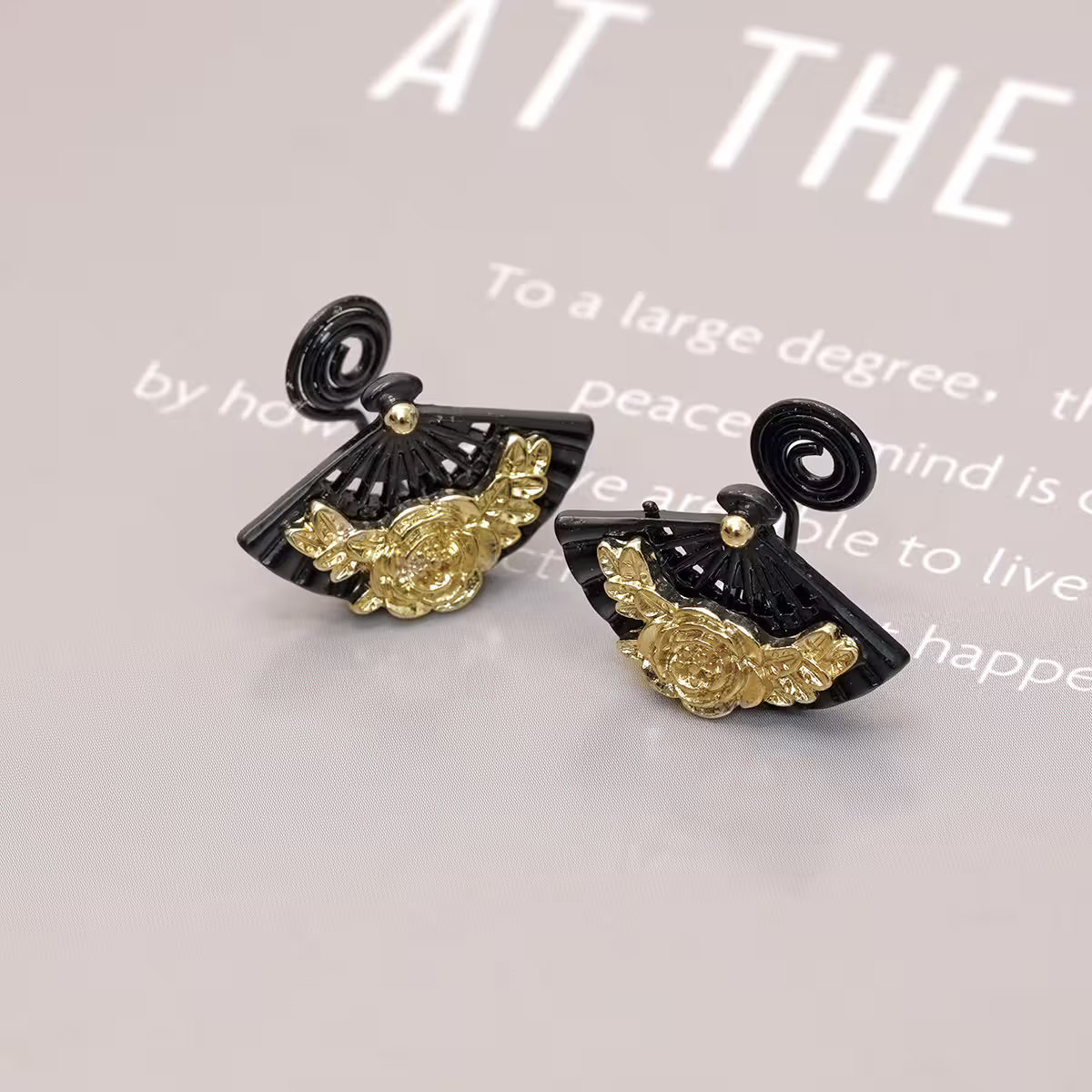 墨扇金牡丹&times;蚊香盤U型耳夾-第1張