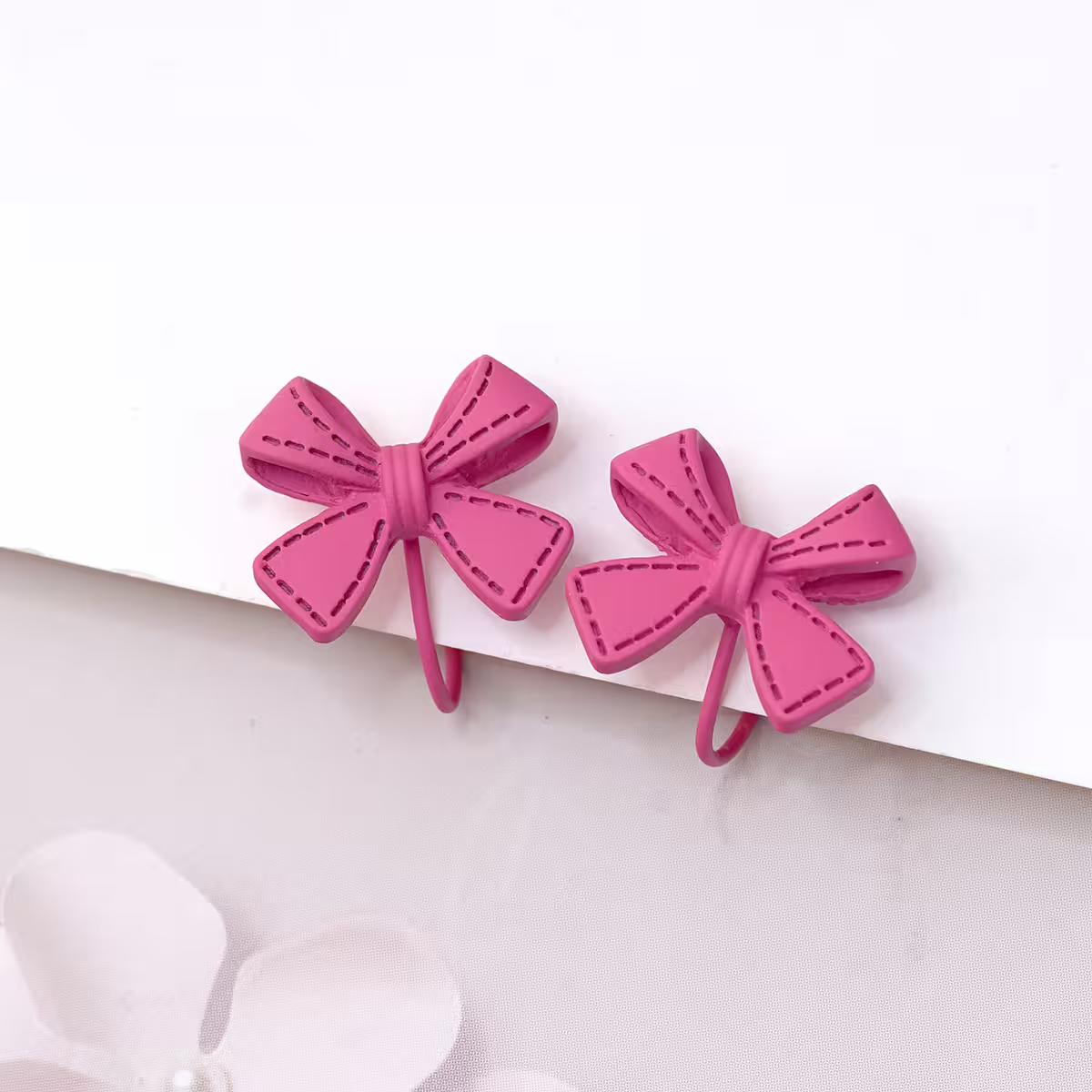 桃紅塗鴉蝴蝶結&times;蚊香盤U型耳夾-第1張