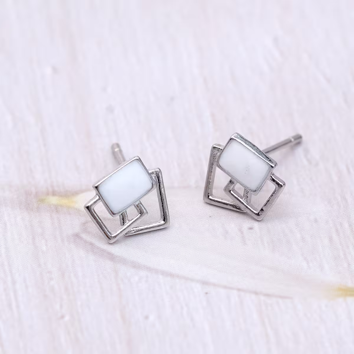 925銀針&times;白框交錯&times;耳環-第1張