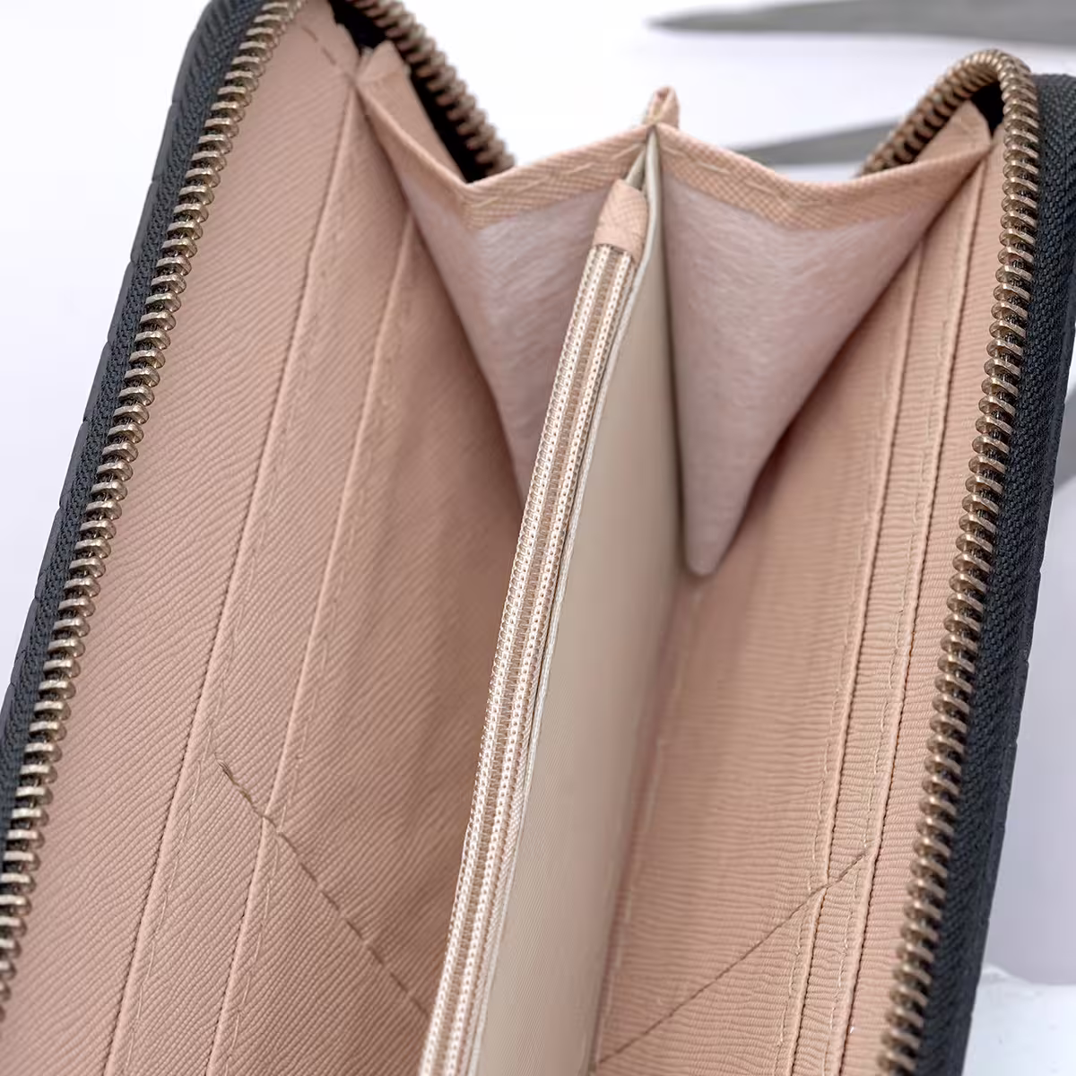 編織壓紋&times;拉鍊長皮夾&times;黑色-第4張