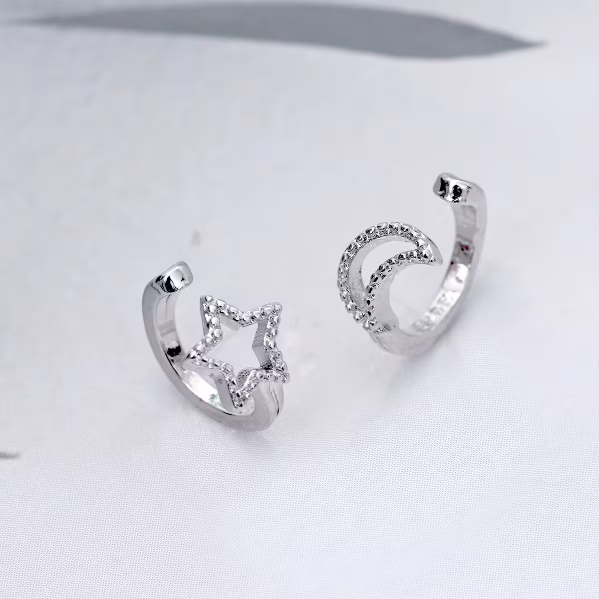星與月&times;U型耳骨夾-第1張