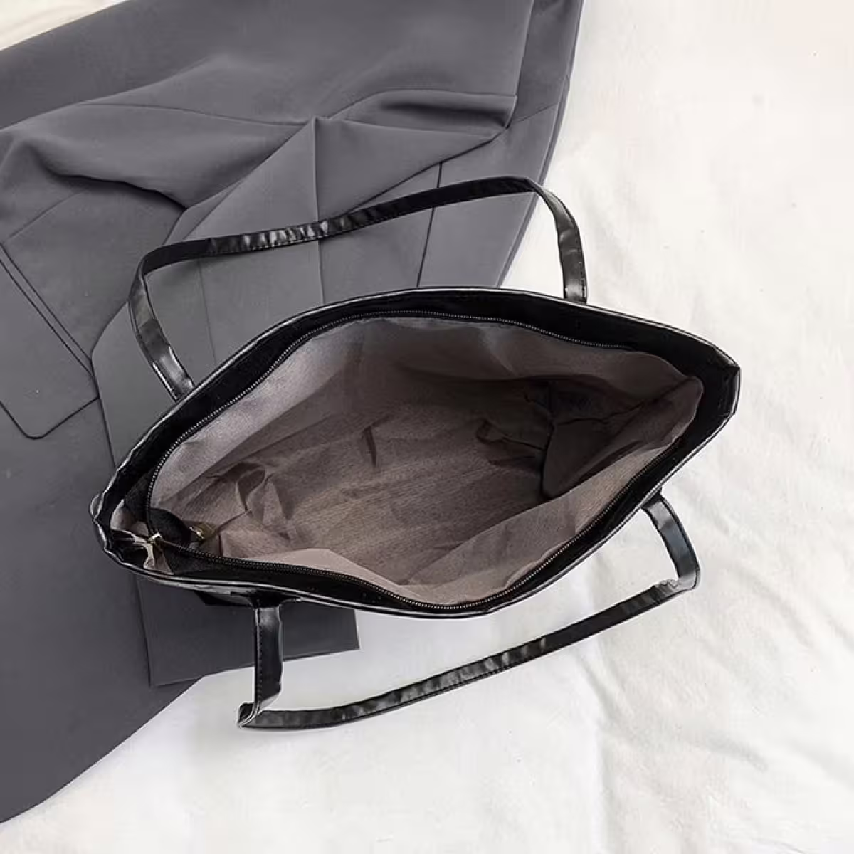 童趣壓紋包邊皮革&times;肩背包&times;黑色-第3張