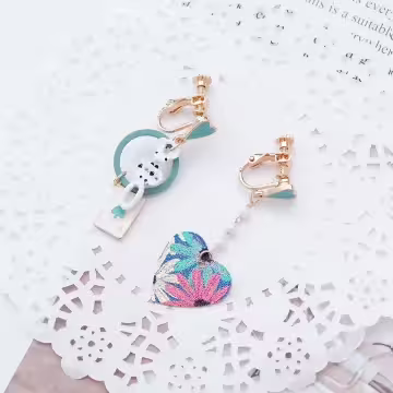 紙牌愛心花朵彩繪&times;不對稱螺旋耳夾
