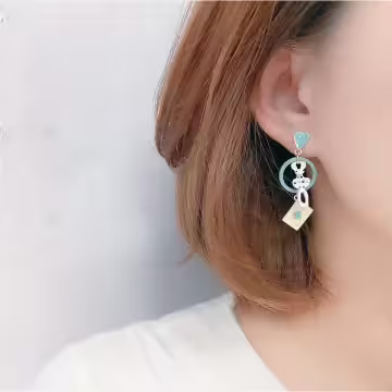 紙牌愛心花朵彩繪&times;不對稱螺旋耳夾