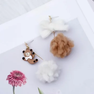 快樂小熊毛毛球×吊墜耳環.avif