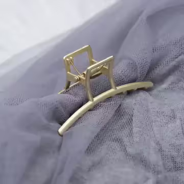 極簡一字金屬線框×鯊魚髮夾