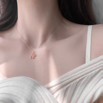 玫瑰金四葉幸運草×鎖骨項鍊.avif