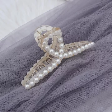 交叉氣質珍珠×鯊魚髮夾.avif