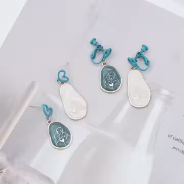 我的戀人撞色愛心&times;不對稱吊墜耳環