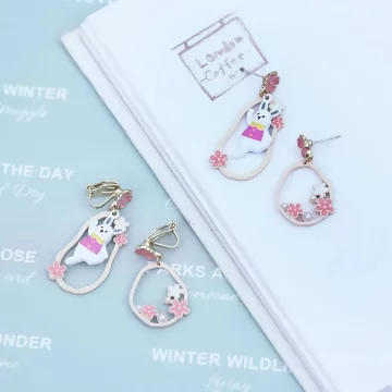 花朵跳躍小兔×不對稱吊墜耳環.avif