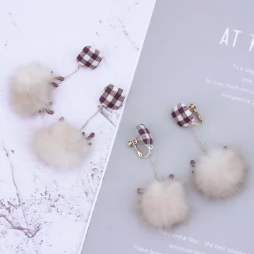 格子毛球小鹿×吊墜耳環.avif