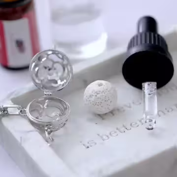 嬌豔玫瑰花×薰香火山石×長項鍊