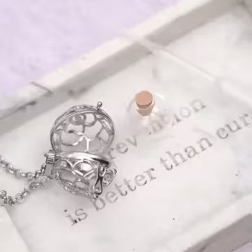 嬌豔玫瑰花×薰香玻璃寶瓶×長項鍊