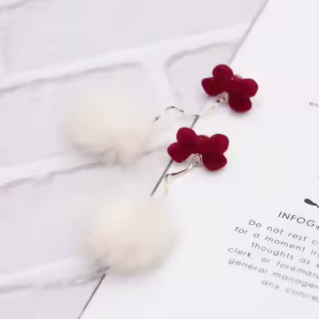 植絨蝴蝶結曲線毛球×吊墜耳環