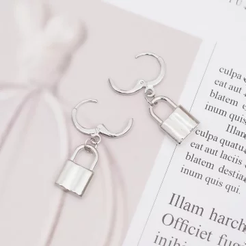 個性金屬鎖頭×吊墜耳扣.avif