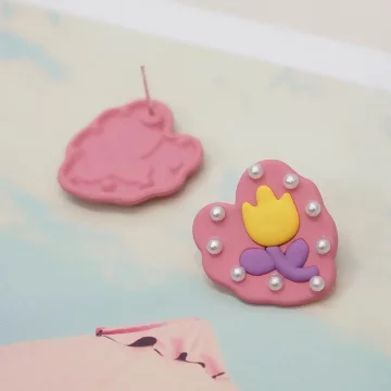 鬱金香粉心點點×耳環.avif