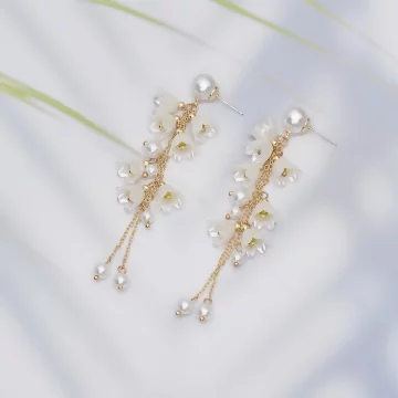 鈴蘭花搖曳珍珠×吊墜耳環.avif