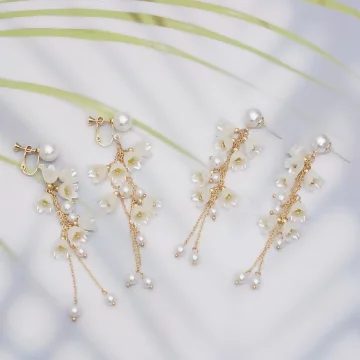 鈴蘭花搖曳珍珠×螺旋耳夾.avif