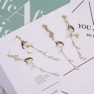 鈴蘭花蝴蝶飛×不對稱吊墜耳環