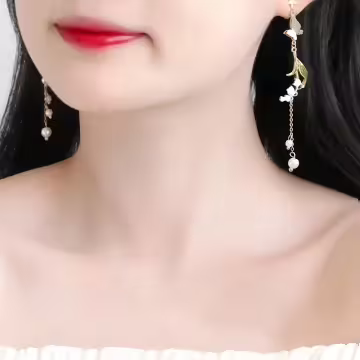 鈴蘭花蝴蝶飛×不對稱吊墜耳環