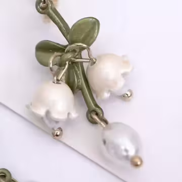 珍珠鈴蘭花甜美流蘇×螺旋耳夾