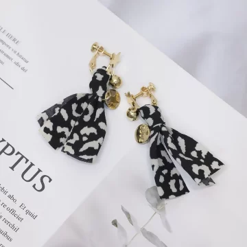 黑白豹紋布藝LOVE×螺旋耳夾.avif