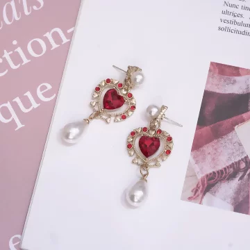 紅心華麗水滴珍珠×吊墜耳環.avif