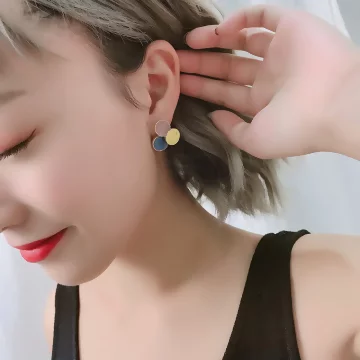 撞色笑臉×耳環.avif