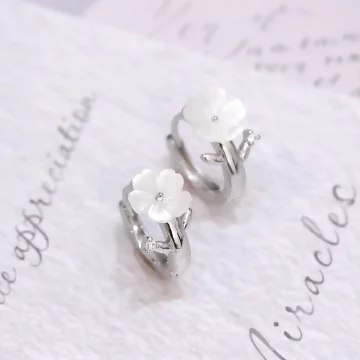 一朵小白花×耳扣.avif