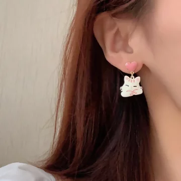 休憩中的貓咪×不對稱吊墜耳環.avif