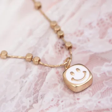 小方塊笑臉×鎖骨項鍊.avif
