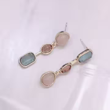 彩色琉璃寶石×不對稱吊墜耳環