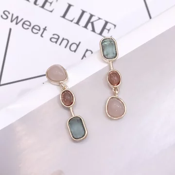 彩色琉璃寶石×不對稱吊墜耳環.avif
