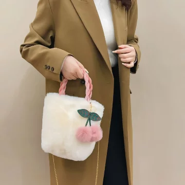 毛絨櫻桃小拎包×鍊條斜背包×米白.avif