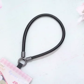 單色簡約皮革×手機腕帶掛繩×黑色.avif
