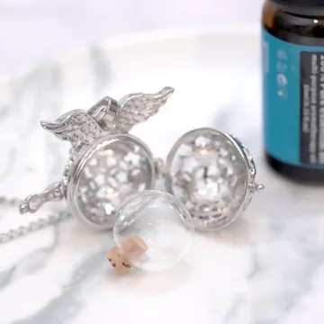 天使飛球×薰香玻璃寶瓶×長項鍊.avif