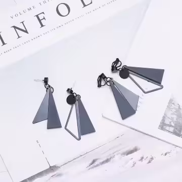霧霾藍黑木頭三角&times;不對稱三角耳夾