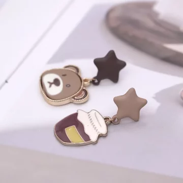 小熊蜂蜜×不對稱吊墜耳環.avif