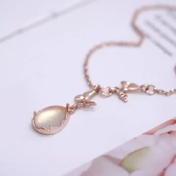 蝴蝶蛋白小水滴×鎖骨項鍊 .avif