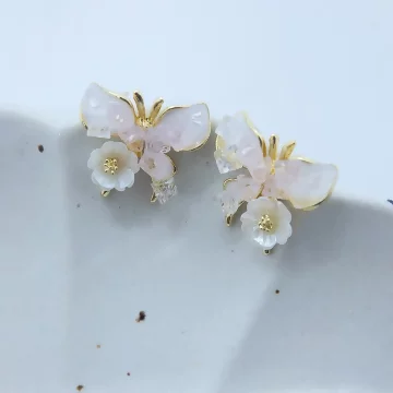 粉嫩碎鑽花飛蝶×耳環.avif