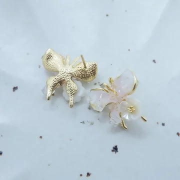 粉嫩碎鑽花飛蝶×耳環.avif