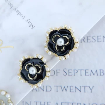小香風珍珠山茶花×螺旋耳夾×共二色.avif