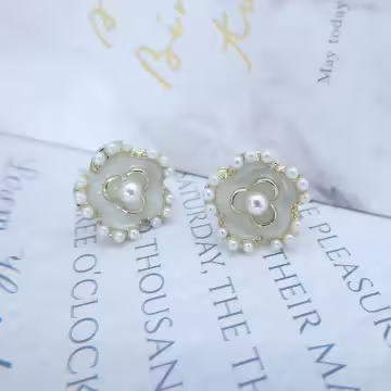 小香風珍珠山茶花×螺旋耳夾×共二色