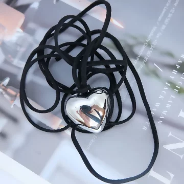 皮繩光面大愛心×長項鍊.avif